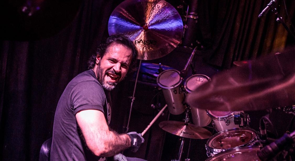 Ivan Busic mergulha no Blues festivo com o primeiro single de seu novo álbum solo, “Let the Night Roll in”