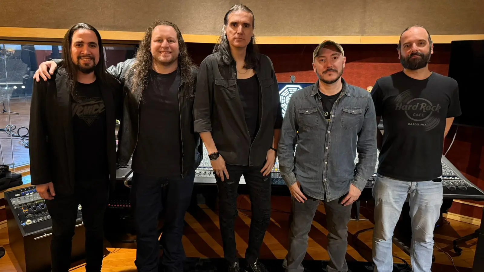 Paradise Inc. apresenta novo álbum em audição exclusiva e impressiona imprensa especializada