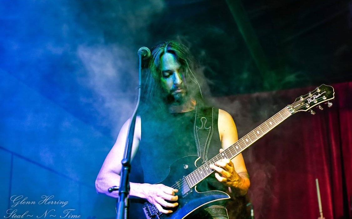 Entrevista: Sean Rivera, vocalista do Coffin Hunters, banda americana de Heavy Metal